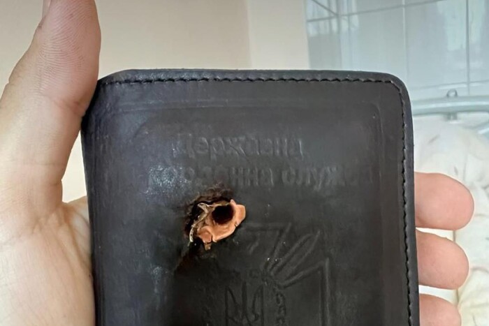 Посвідчення зберегло життя прикордоннику під час ближнього бою у Вовчанську