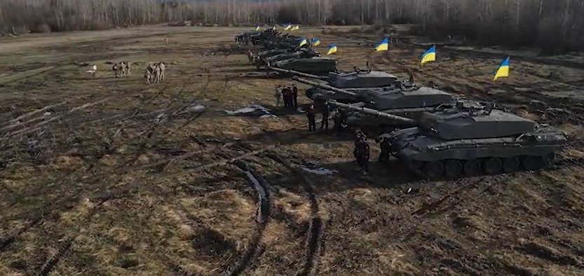 Резніков покатався на танках Challenger 2, які вже в Україні. Відео