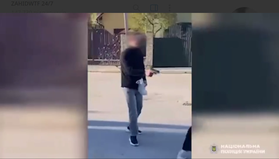 У Тернополі чоловік вистрілив у неповнолітнього з пістолета (ВІДЕО)