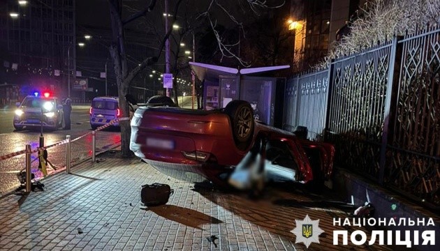 У Києві п’яна водійка «Тесли» спричинила смертельну ДТП: загинули двоє пасажирів (фото)