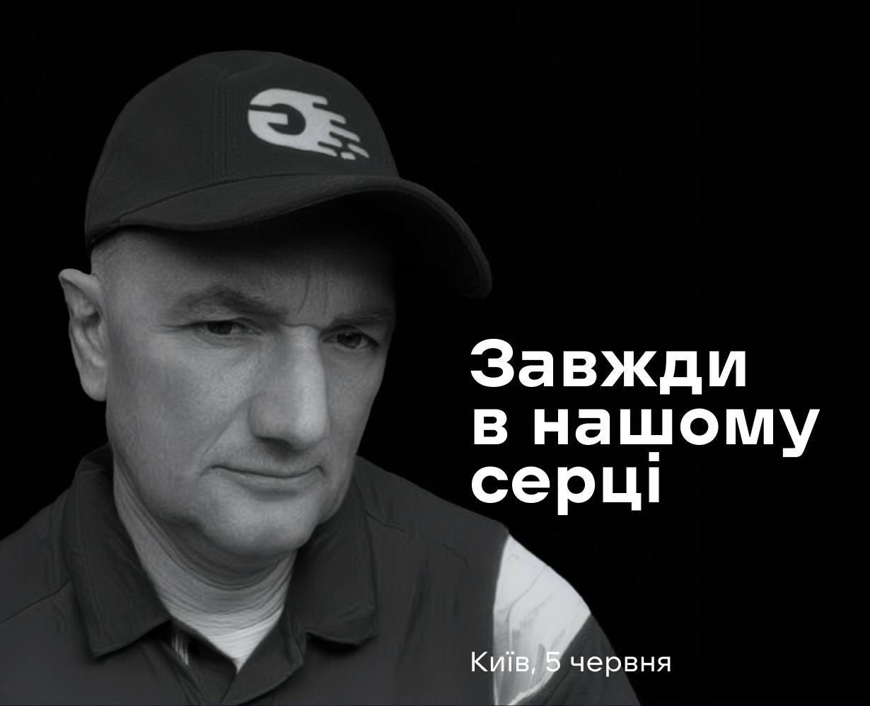 Стало відомо, хто загинув під час ранкового вибуху на пошті у Києві (фото)