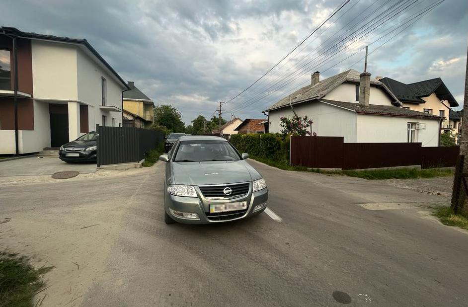 Біля Львова автівка збила семирічного хлопчика на велосипеді