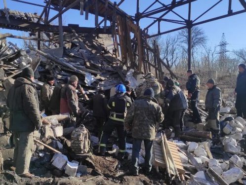 Росіяни обстріляли шахту на Донеччині: з-під завалів врятували чотирьох жінок