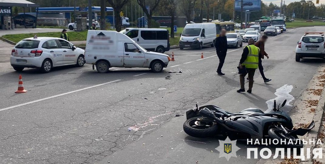У Львові сталася ДТП з мотоциклом: є постраждалий