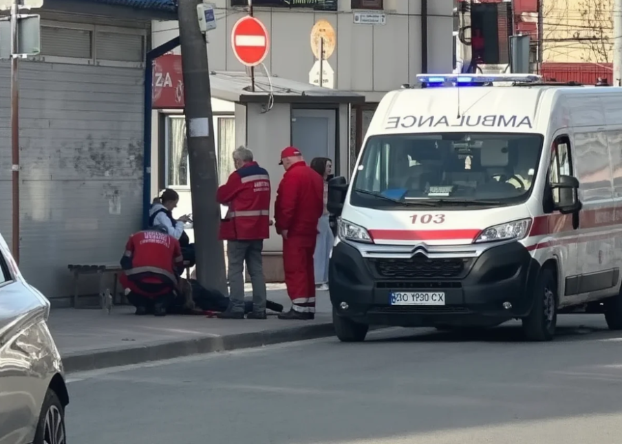 Посеред житлового масиву у Тернополі виявили мертвою людину: що відомо