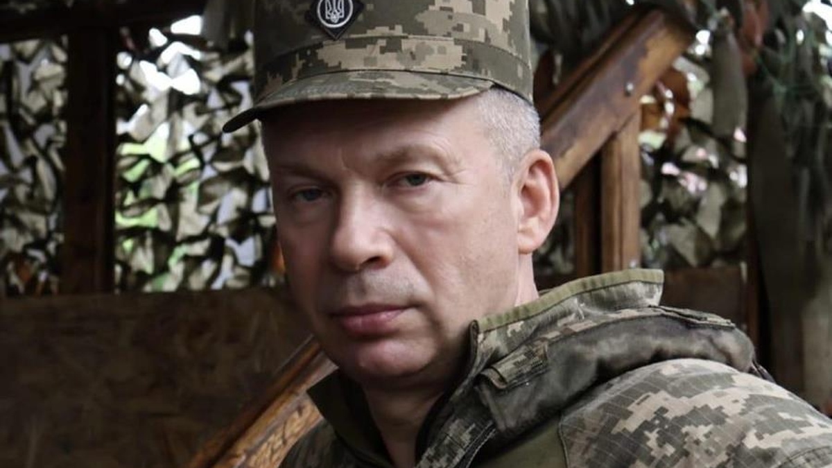 Росіяни активізувались на кількох напрямках, але проривів оборони на фронті немає, – Сирський