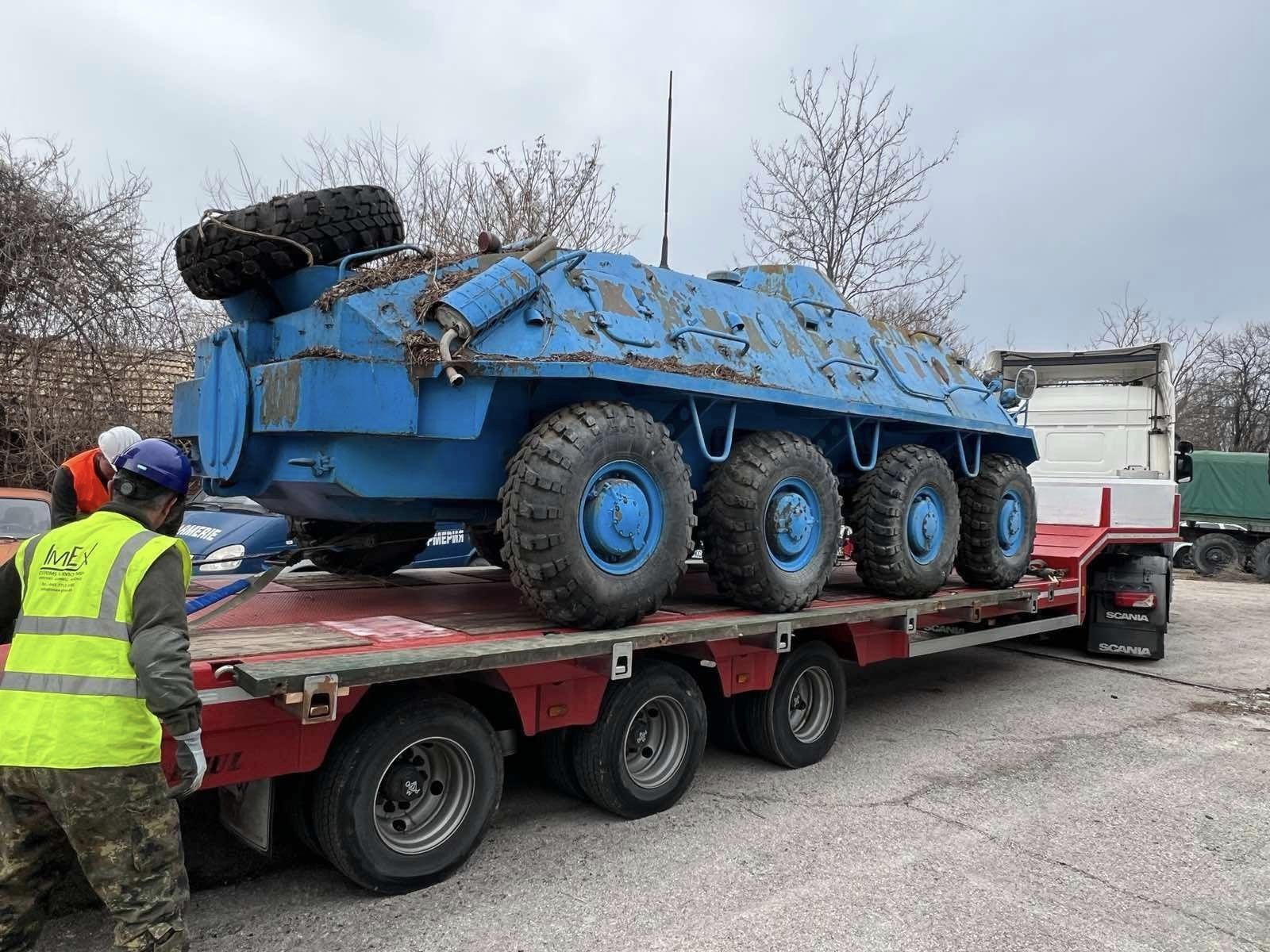 Болгарія почала відправляти в Україну обіцяні 100 бронетранспортери