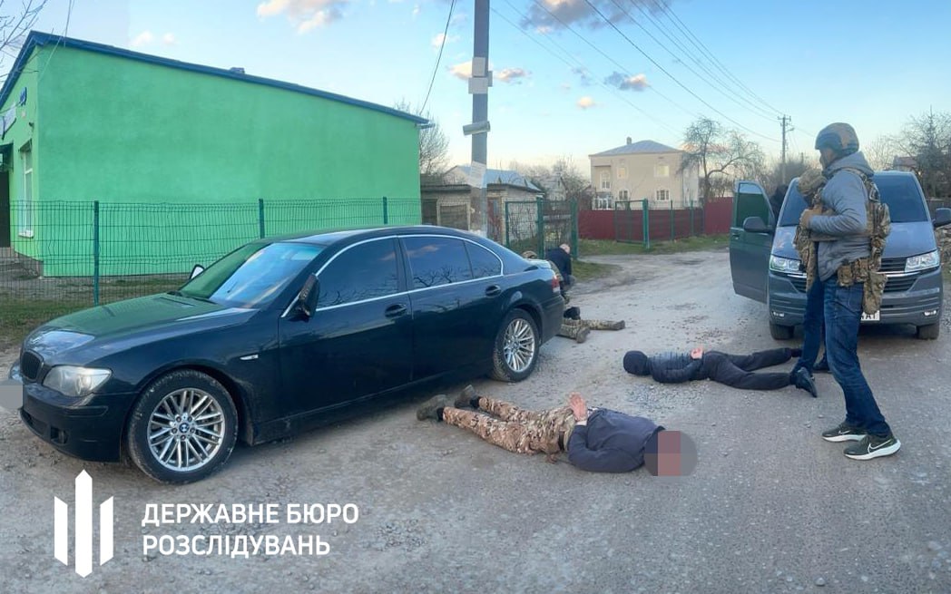 Фальшиві волонтери та підроблені документи: на Львівщині викрили групу шахраїв