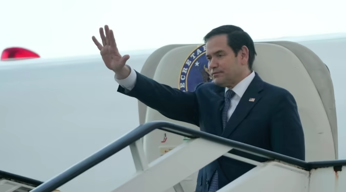 Літак з держсекретарем США екстрено повернувся до Вашингтона: відома причина