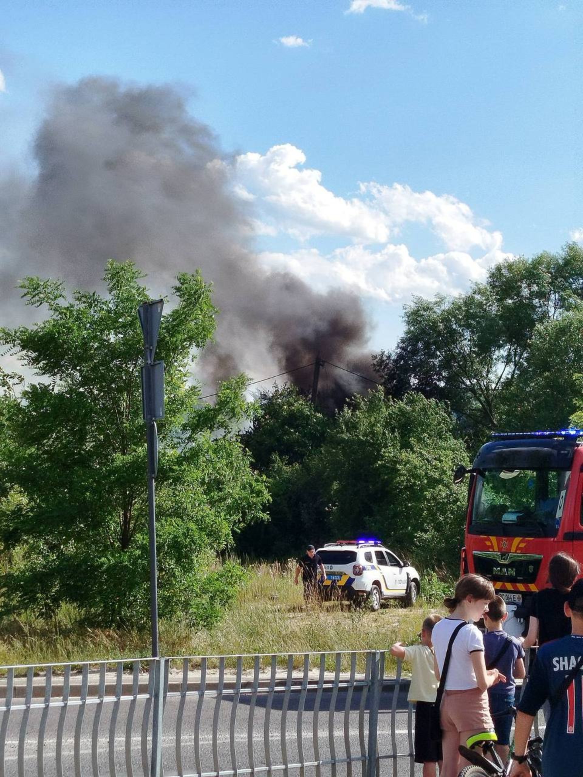 У Львові сильна пожежа: місто затягнуло димом