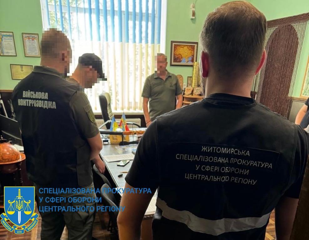 На Житомирщині затримали командира, якому військові будували приватний будинок і магазин