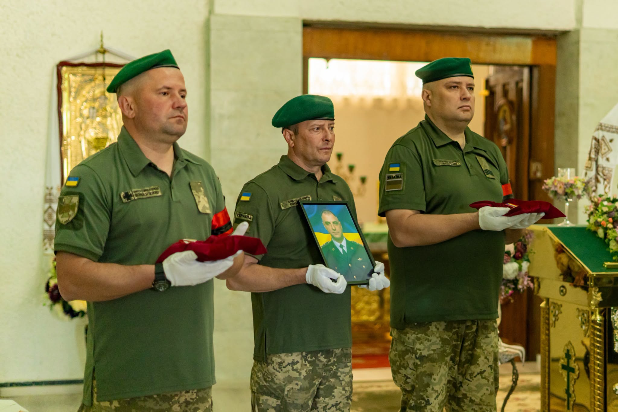 На Буковині попрощалися з підполковником, який помер у російському полоні (фоторепортаж)