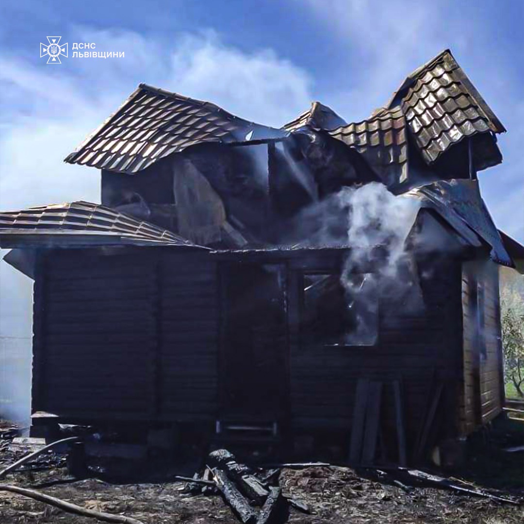 Бвіля Львові ущент згорів житловий будинок