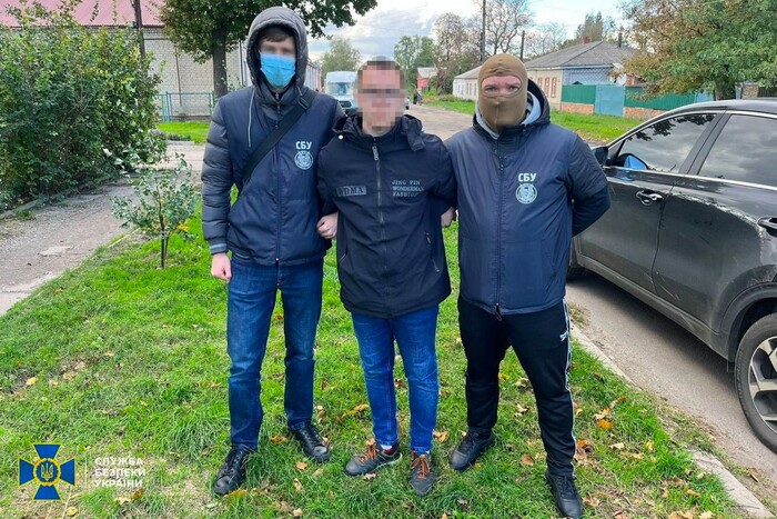 СБУ "на гарячому" впіймала 18-річного хлопця, який збирав дані про переміщення ЗСУ для ворога