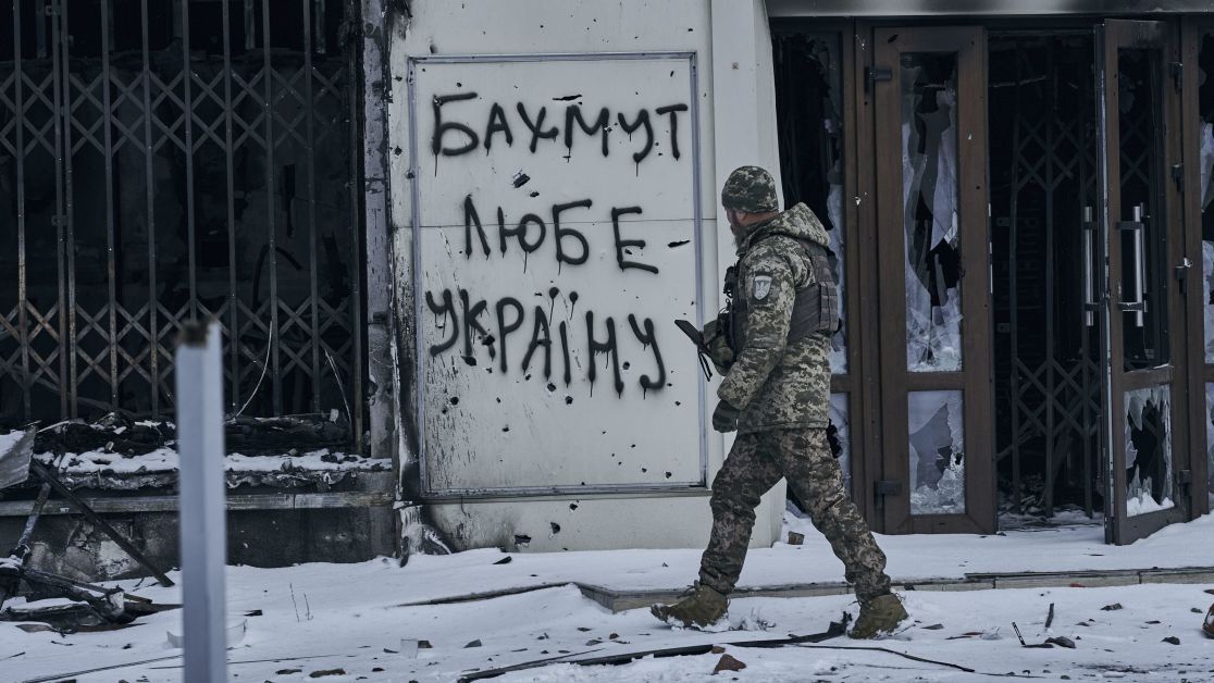 Рашистам не вдасться оточити та захопити Бахмут найближчими днями, – аналітики