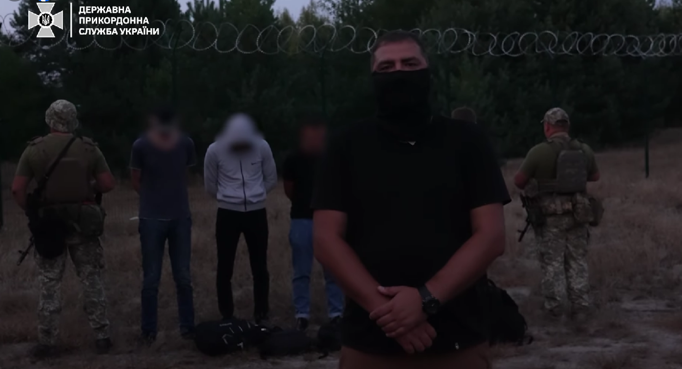 Чоловіки намагались втекти до Білорусі і ледь не підірвалися на мінах