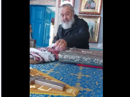 На Буковині священник УПЦ МП відмовився відчиняти двері до вівтаря на похороні воїна