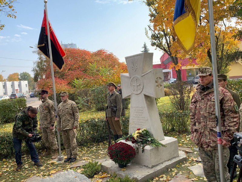 У Києві відкрили пам’ятний хрест, який створили ще до 100-річчя Бандери