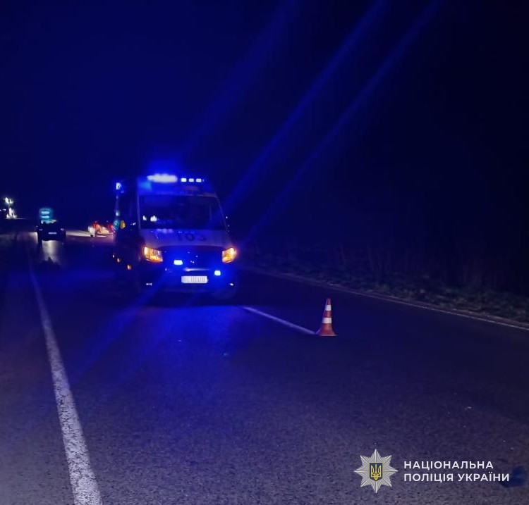 Подвійний наїзд: на Львівщині під колесами двох авто загинула жінка (фото)