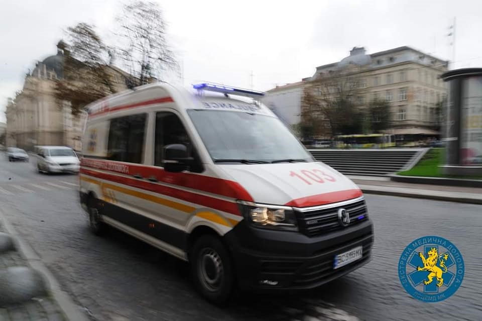 Порятунок у львівському трамваї. Лікар-інтерн розповів, що врятувало пасажиру життя