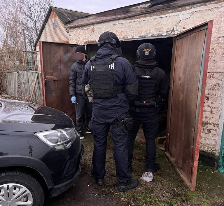 Шахраї із Дніпра ошукали волонтерів та військових на 1,2 млн гривень
