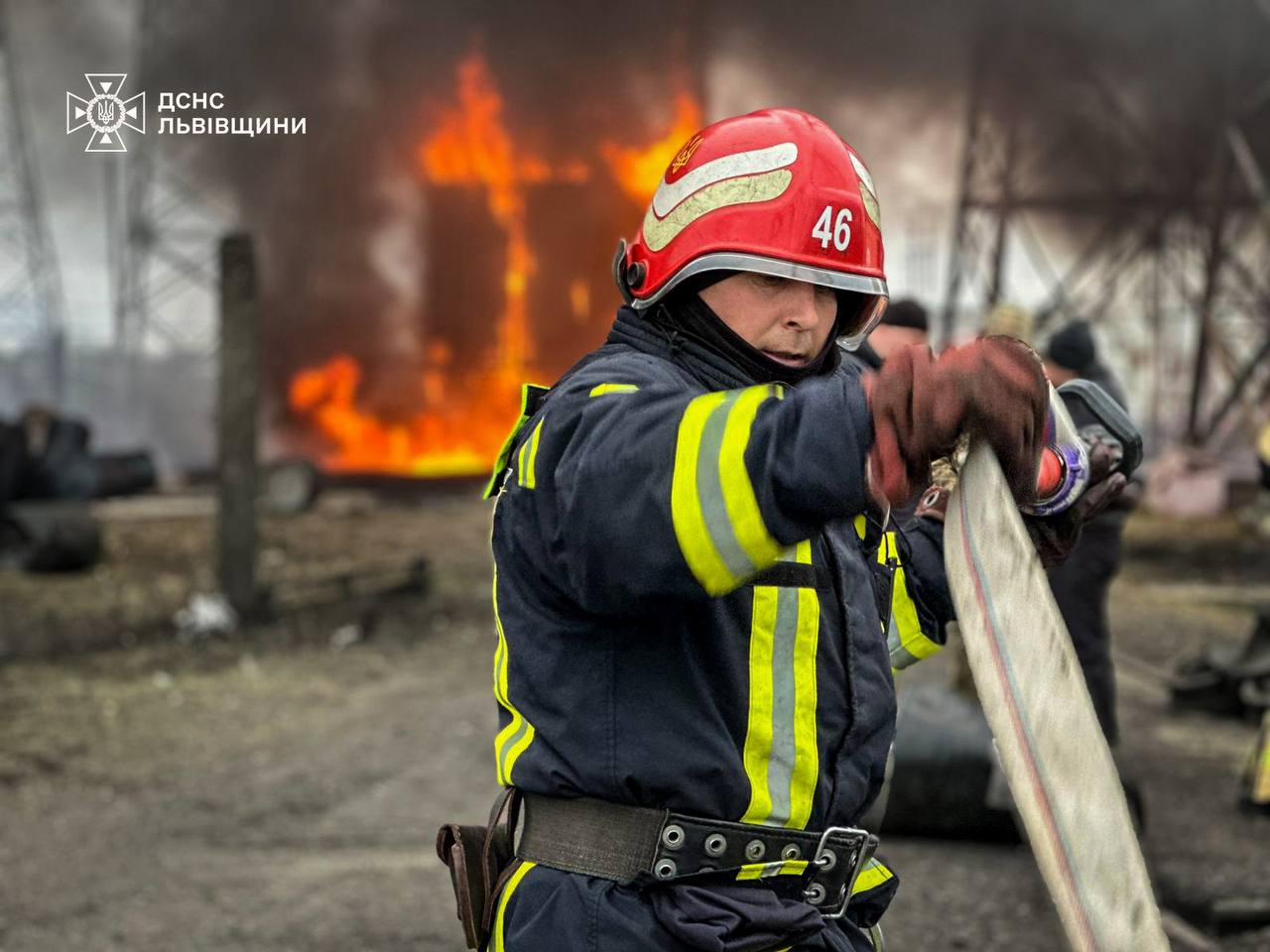 З'явилися фото з місця ракетного удару по Львівщині