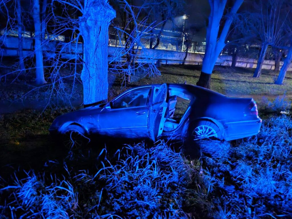 З'явилося відео, як на Вінниччині п'яний поліцейський після дріфту вилетів з дороги
