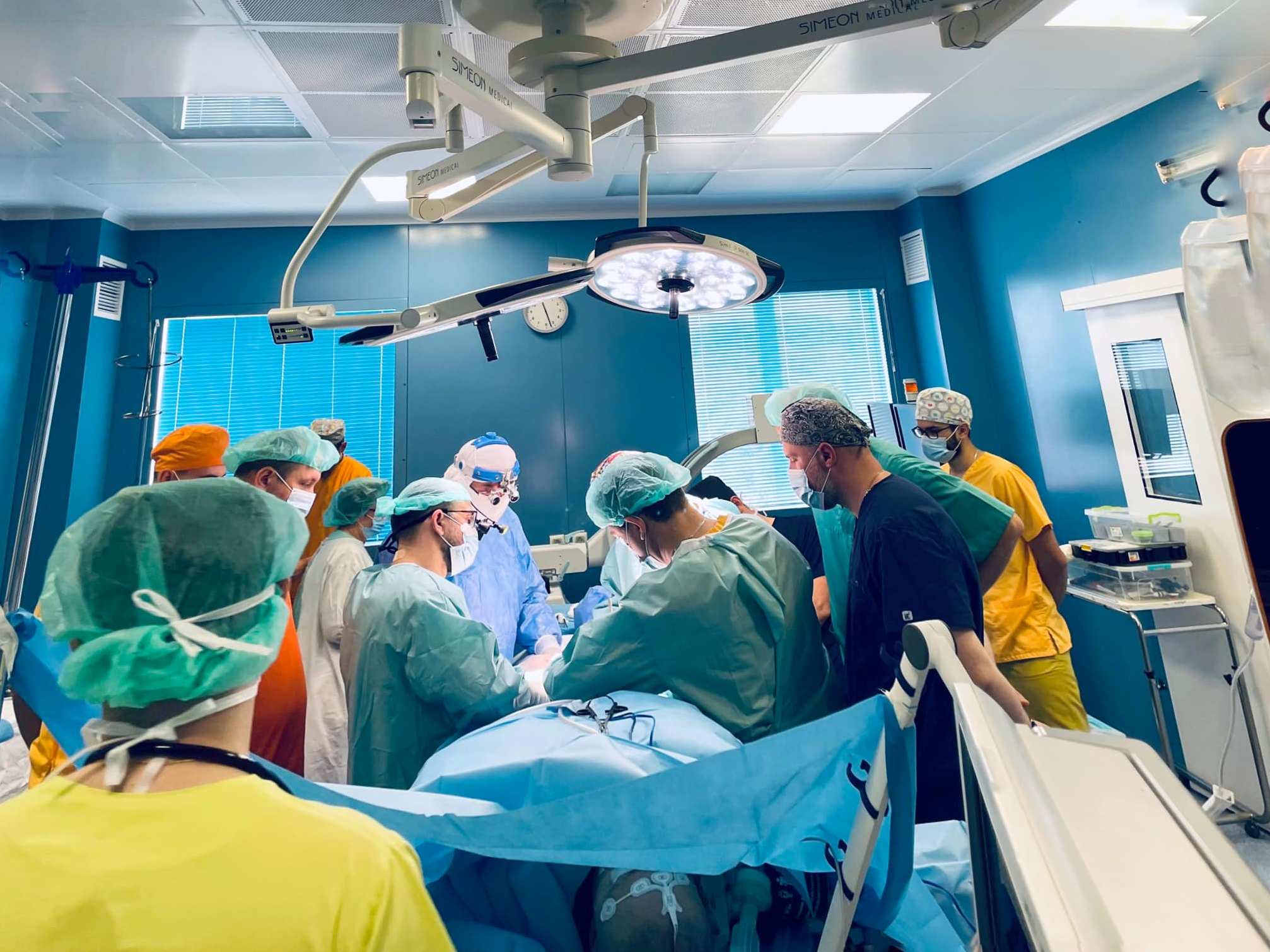 Пришили ногу задом наперед.  У Львові дівчині з онкологією провели рідкісну операцію