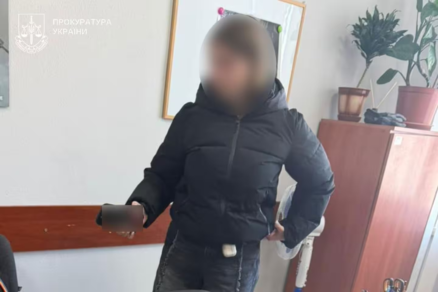 У Тернополі жінка залишила немовля в сімці біля під'їзду