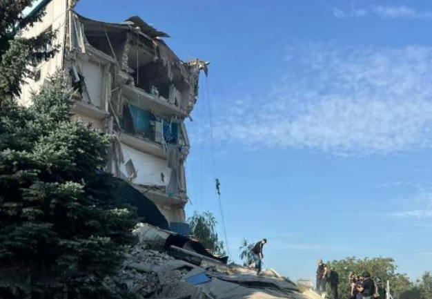 РФ влучила в управління Нацполіції у Кривому Розі: під завалами - люди