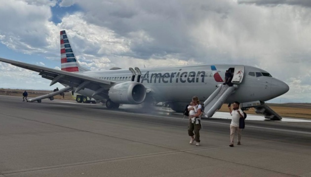 У США під час під час розгону на зліт загорівся літак із пасажирами на борту (відео)
