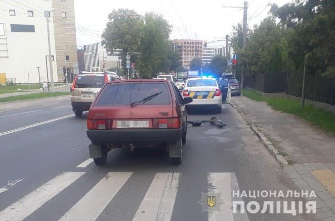 У Львові під колеса авто потрапив 15-річний хлопець на електросамокаті