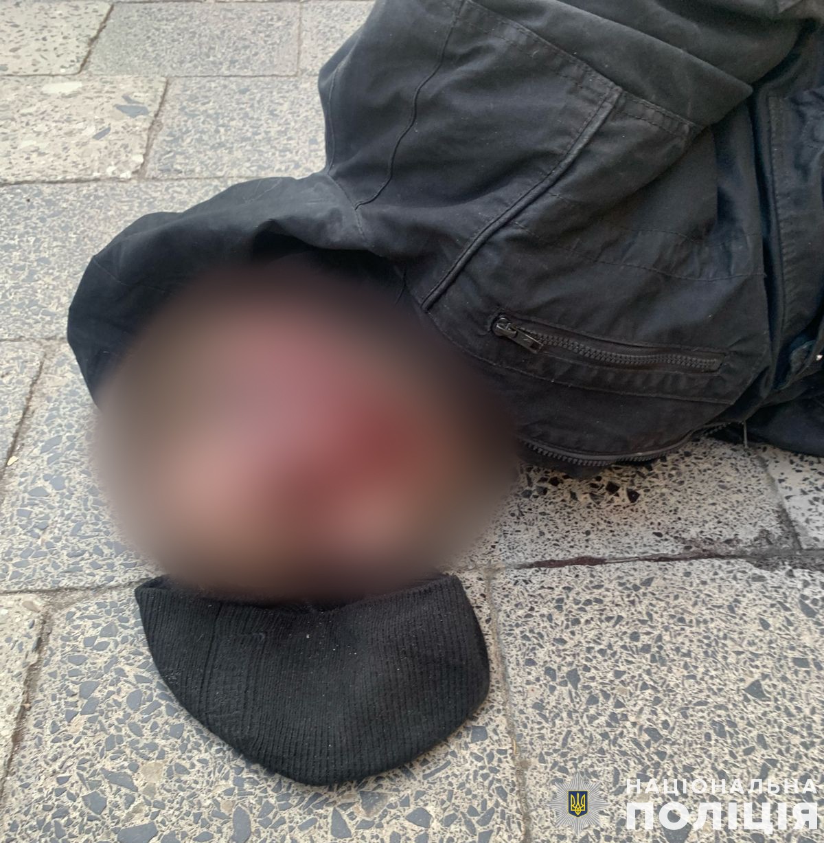 Чоловік із бритвою напав на студентку у вбиральні львівського університету