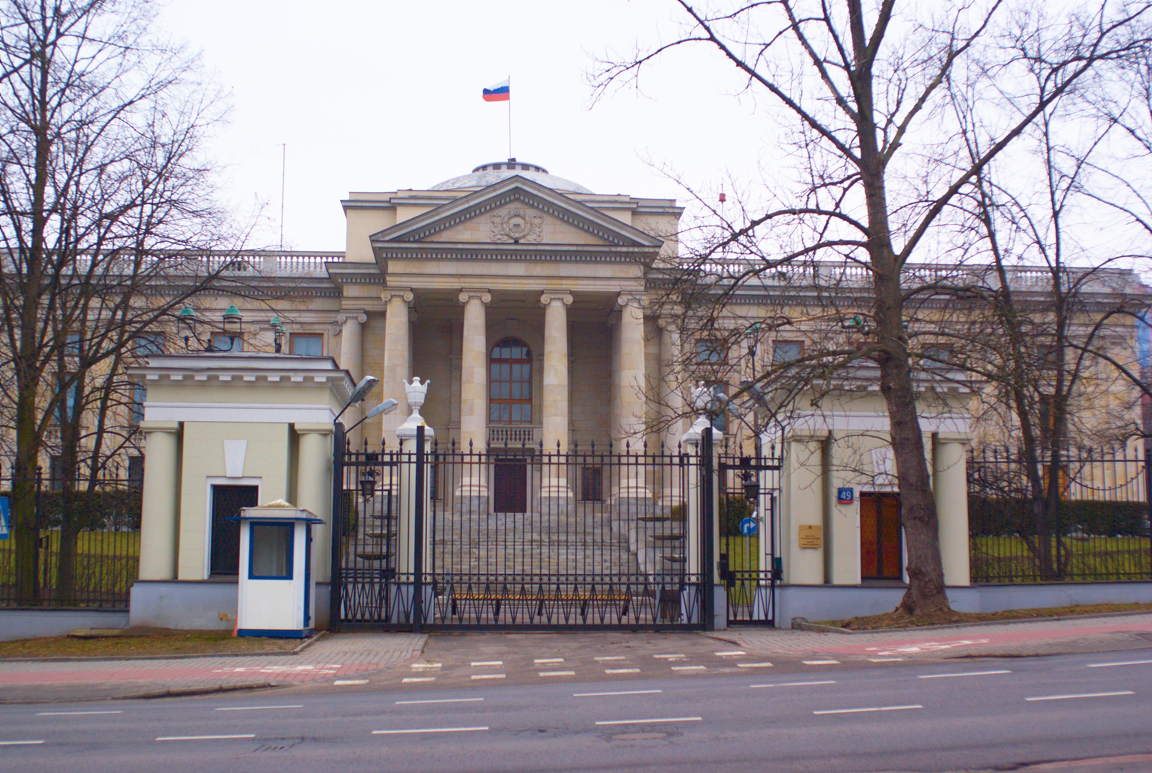 Польща видворить 45 російських дипломатів. Росія відповіла погрозами