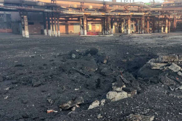 Окупанти другу добу бомблять коксохімічний завод в Авдіївці