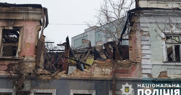 Російська армія обстріляла житлові квартали Херсона: загинула жінка, є поранені