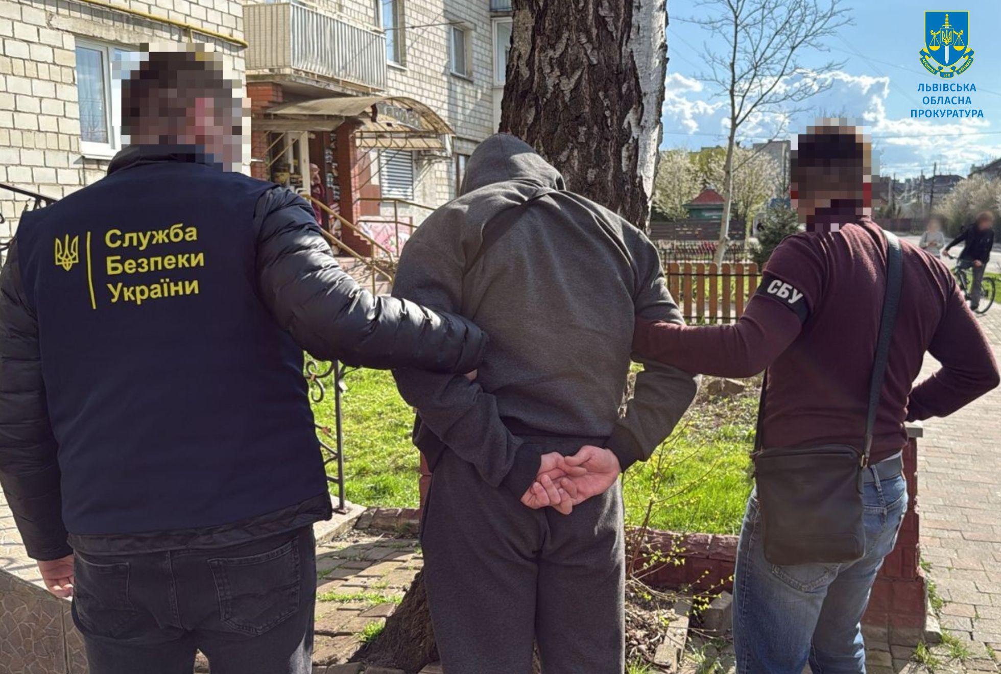 На Львівщині затримали чоловіка, який за 13,5 тисяч доларів намагався вивезти ухилянта за кордон
