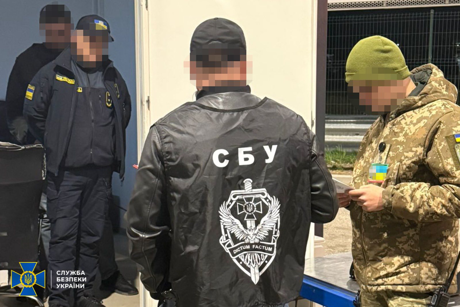 На Львівщині інспектор митниці за "відкати" допоміг вивезти понад $180 тис. (фото)