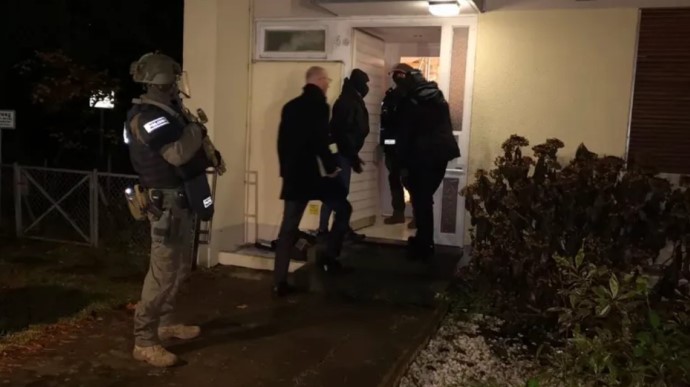 Планували штурм Бундестагу: 3 тисячі поліцейських проводять спецоперацію проти екстремістів у Німеччині