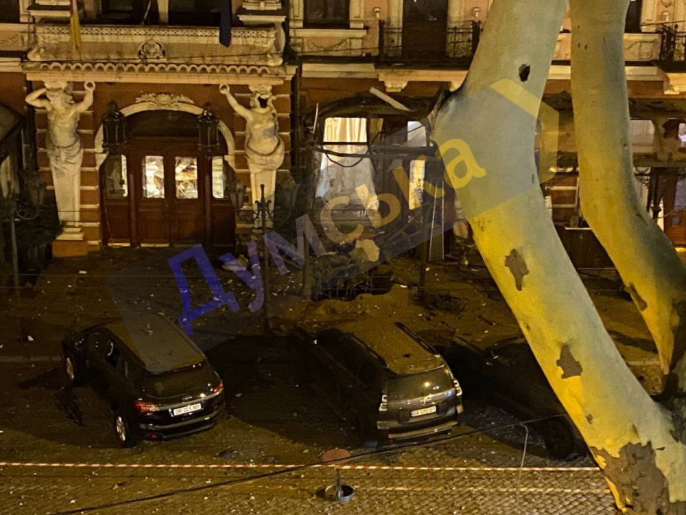 Вибухи в Одесі: з'явилися перші відео з місця ракетного удару