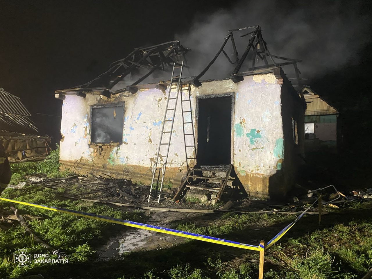 Трагедія на Закарпатті: у пожежі загинули матір і 13-річний син
