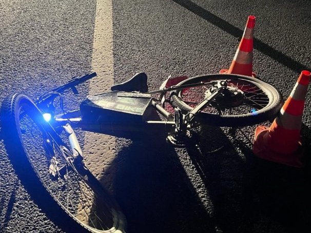 У Львові водій BMW збив велосипедиста, який переїжджав дорогу на червоне світло