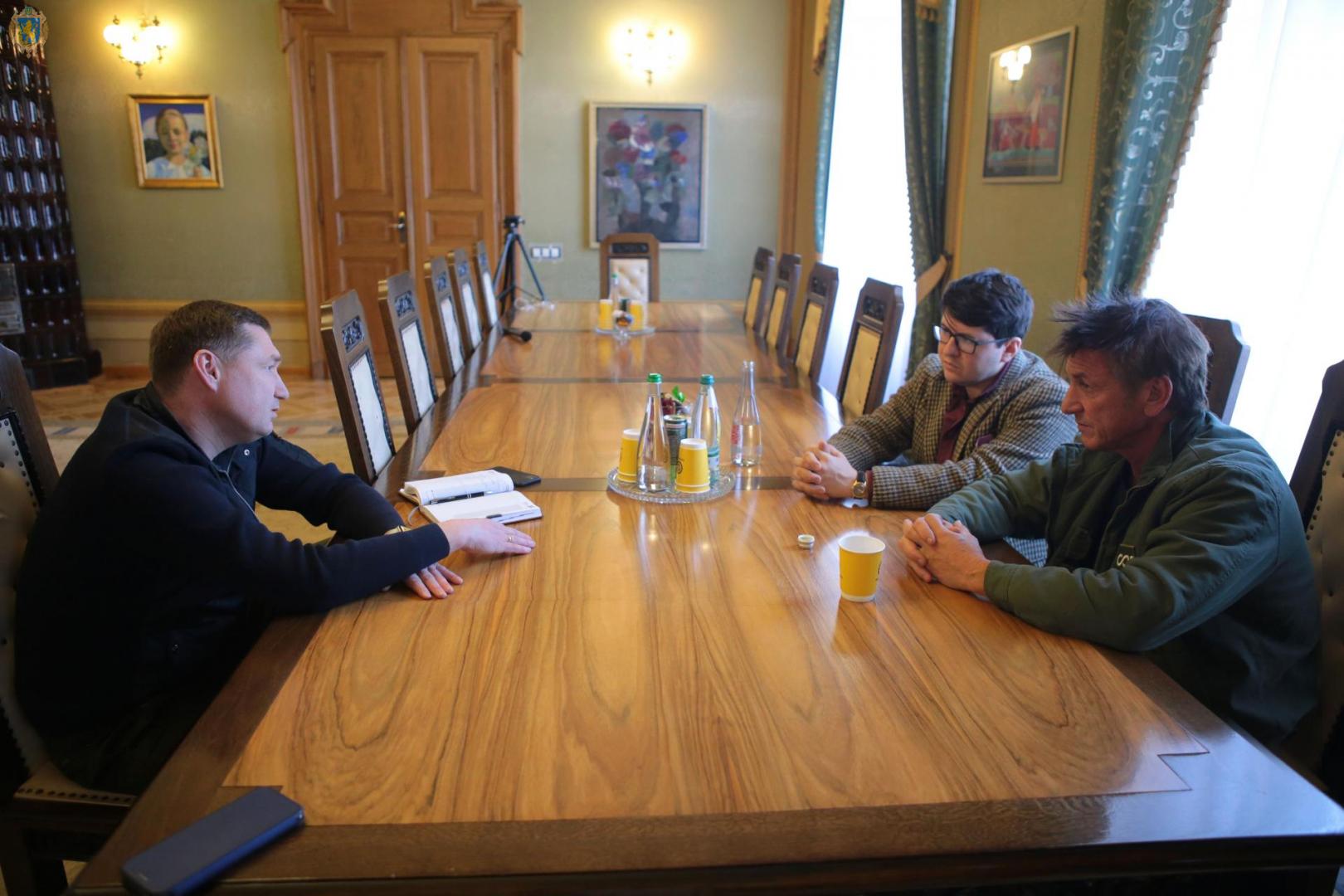 Шон Пенн зустрівся з Козицьким і допомагатиме Львівщині й Україні