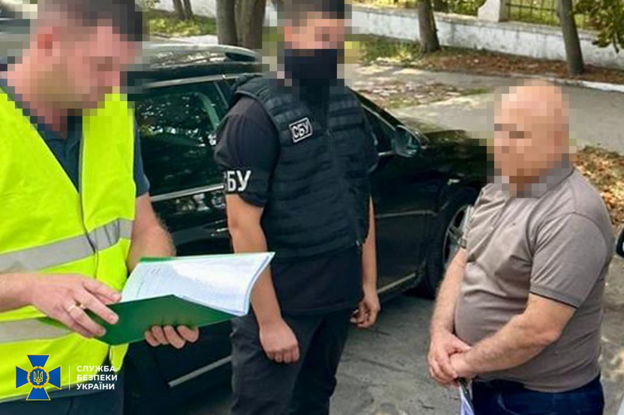 «Обкрадали» поранених бійців ЗСУ: затримали очільника відділу Міноборони та його спільників