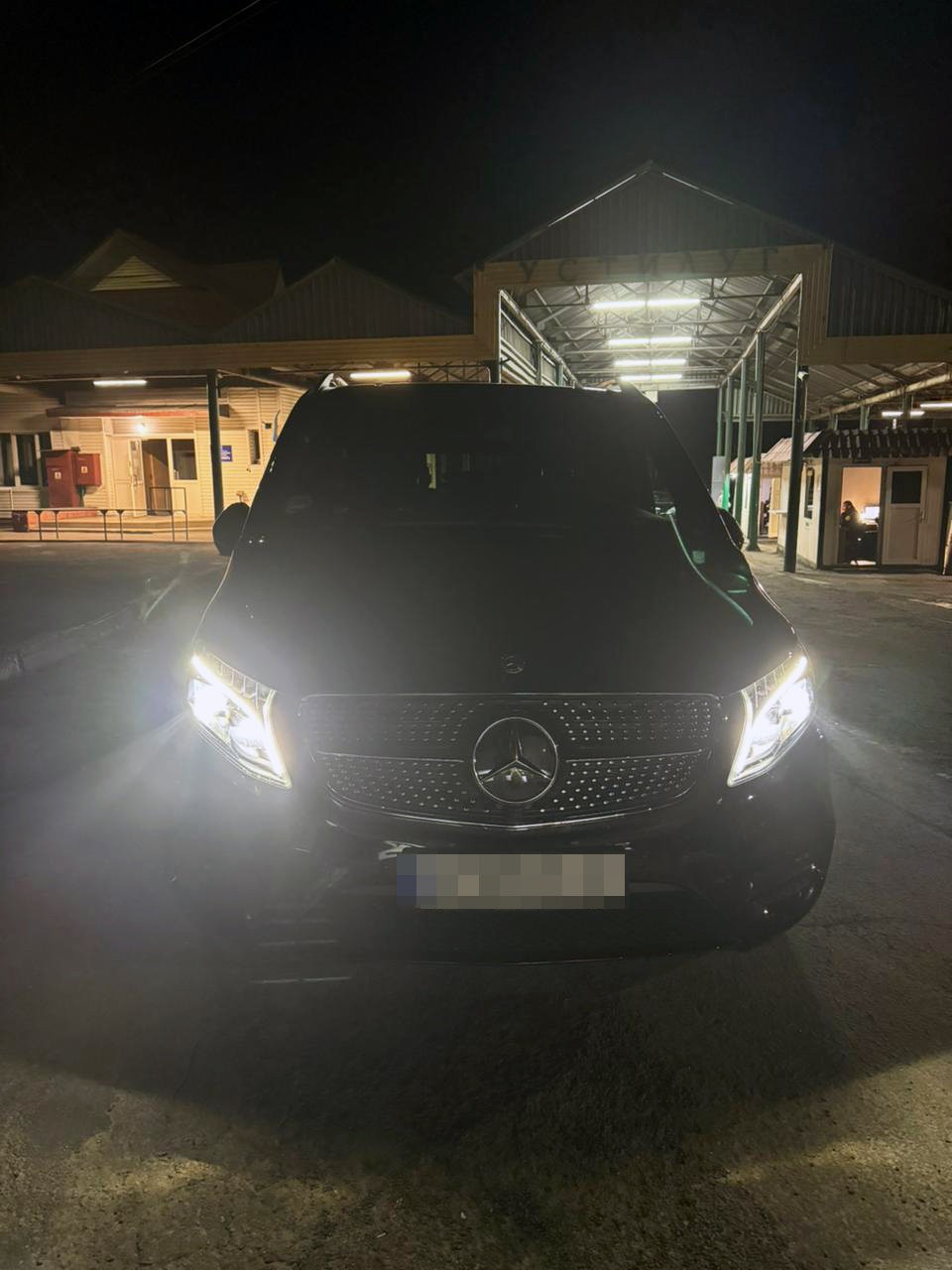 На Волині жінка хотіла в’їхати в Україну на краденому Mercedes