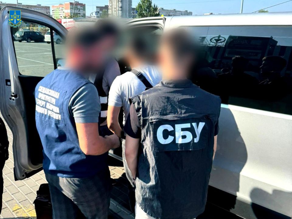 На Львівщині староста села хотів за 14 тисяч доларів допомогти чоловіку виїхати за кордон