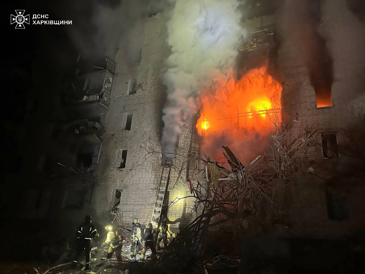 Росіяни вночі скинули авіабомбу на багатоповерхівку в Куп’янську