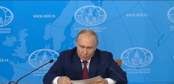 Росія хоч завтра готова сісти за стіл переговорів щодо України: Путін назвав умови