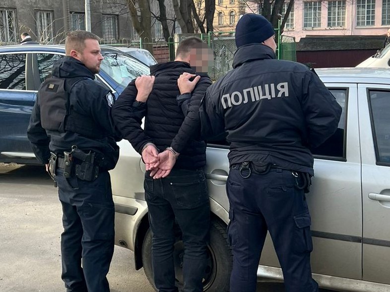 На Львівщині затримали трьох мешканців, які викрали чоловіка з власної квартири