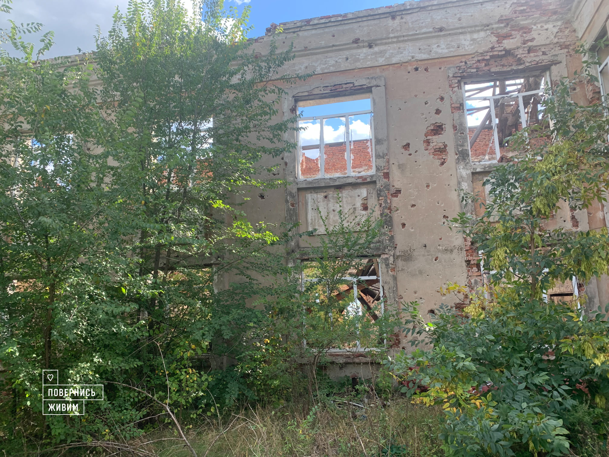 Піски сьогодні. Розбита школа, де вже ніколи не пролунає дзвоник